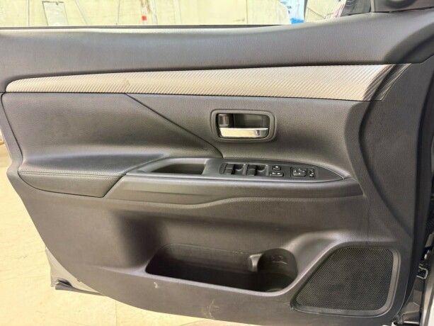 mitsubishi-outlander-diesel-2014-big-17