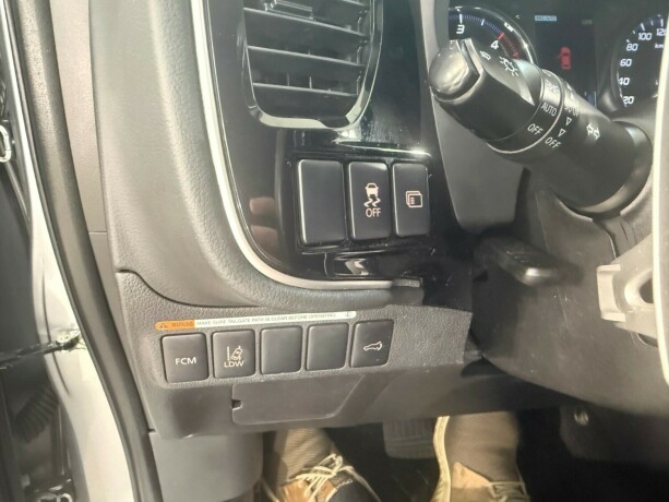 mitsubishi-outlander-diesel-2014-big-18