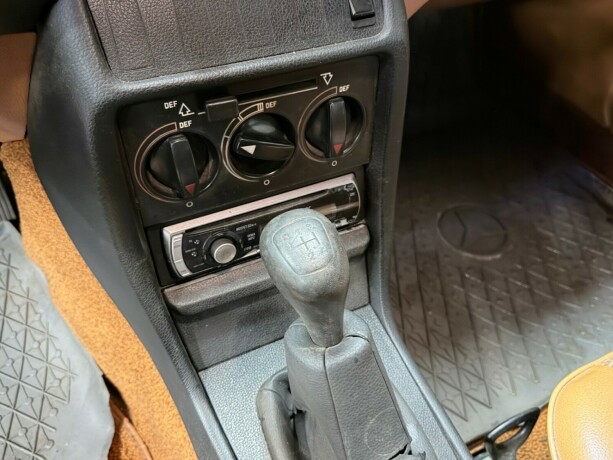 mercedes-benz-230-bensin-1977-big-23