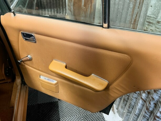 mercedes-benz-230-bensin-1977-big-30