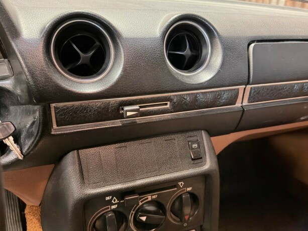 mercedes-benz-230-bensin-1977-big-22