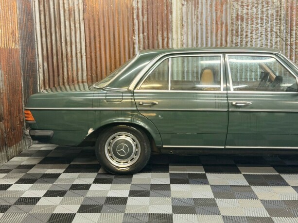 mercedes-benz-230-bensin-1977-big-3