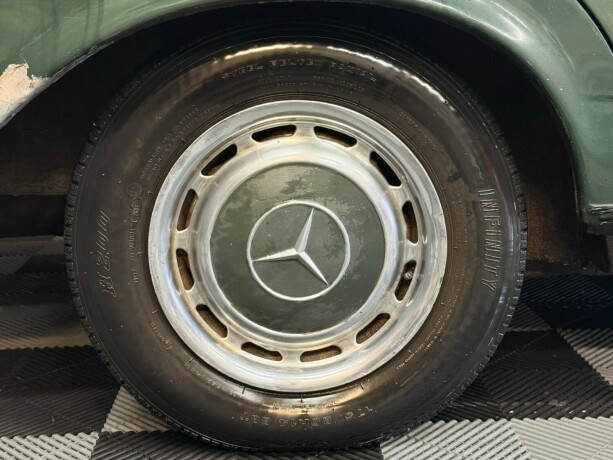 mercedes-benz-230-bensin-1977-big-4