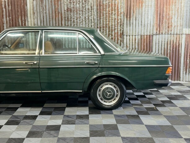 mercedes-benz-230-bensin-1977-big-10