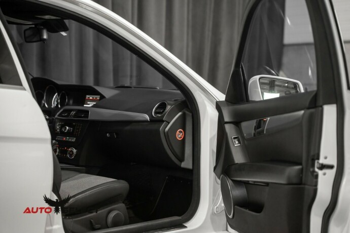 mercedes-benz-c180-bensin-2014-big-17