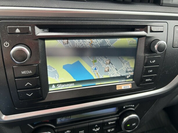 toyota-auris-elektrisitetbensin-2015-big-27
