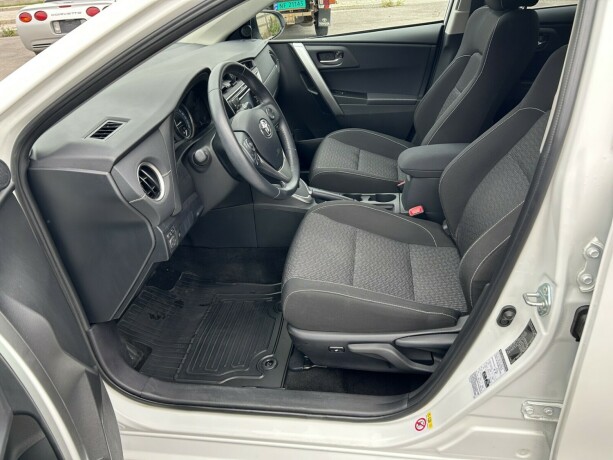 toyota-auris-elektrisitetbensin-2015-big-14