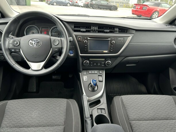 toyota-auris-elektrisitetbensin-2015-big-13