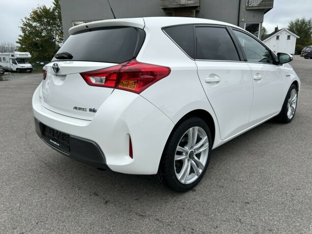 toyota-auris-elektrisitetbensin-2015-big-6