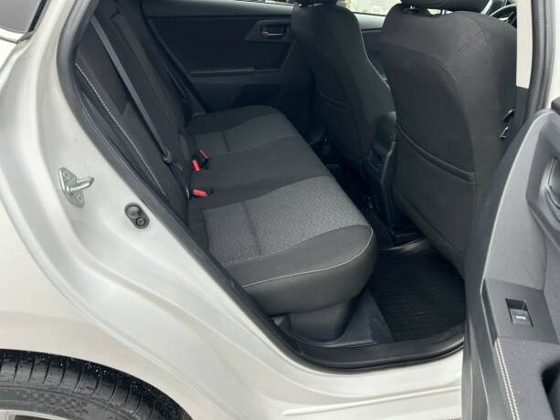 toyota-auris-elektrisitetbensin-2015-big-9