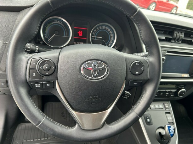 toyota-auris-elektrisitetbensin-2015-big-17