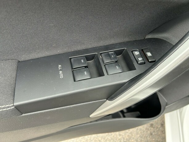 toyota-auris-elektrisitetbensin-2015-big-15
