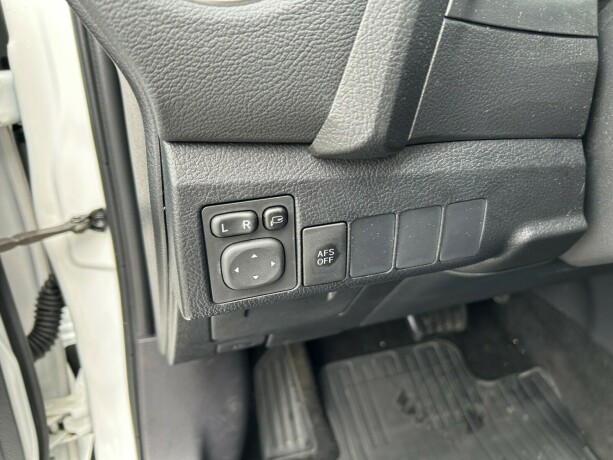 toyota-auris-elektrisitetbensin-2015-big-16
