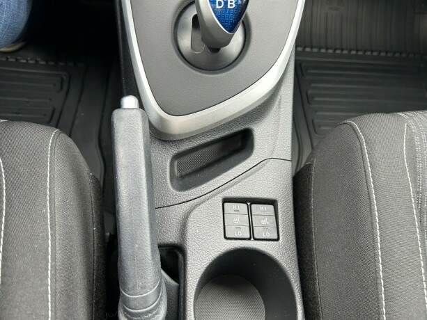 toyota-auris-elektrisitetbensin-2015-big-23