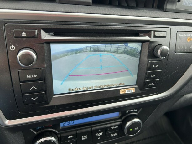 toyota-auris-elektrisitetbensin-2015-big-26