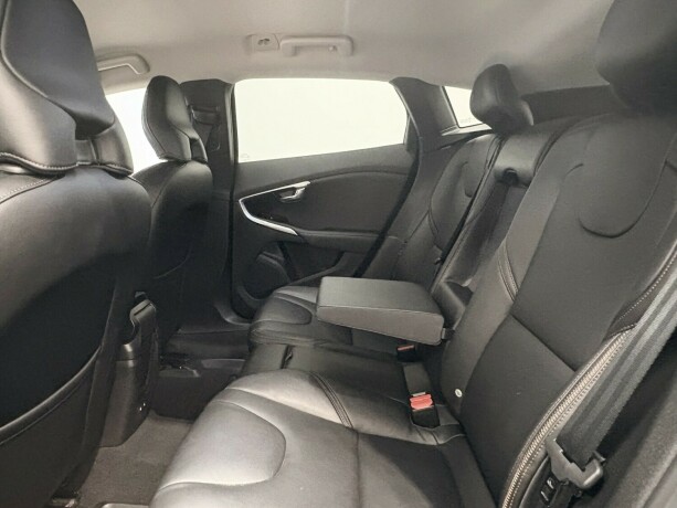 volvo-v40-cross-country-bensin-2016-big-25