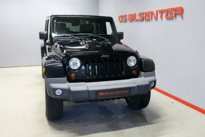 jeep-wrangler-diesel-2013-big-1