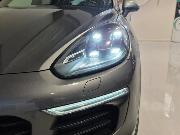 porsche-cayenne-s-elektrisitetbensin-2016-big-5