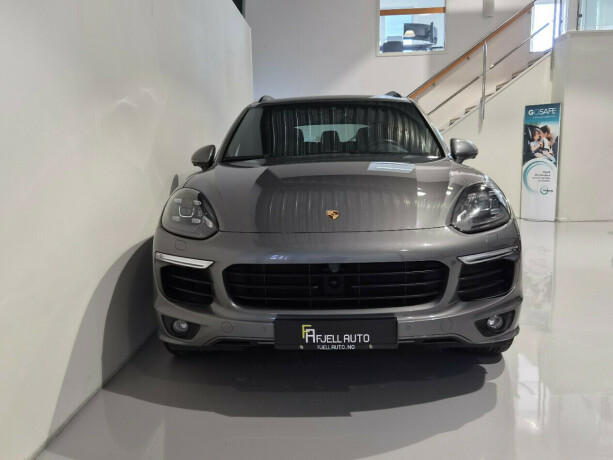 porsche-cayenne-s-elektrisitetbensin-2016-big-3