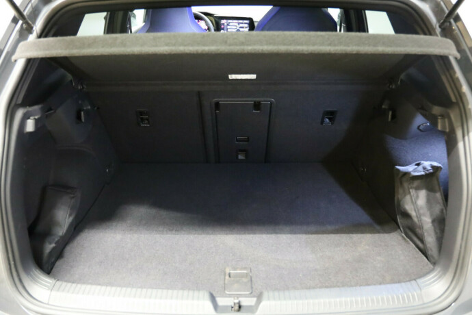 volkswagen-golf-viii-elektrisitetbensin-2022-big-11