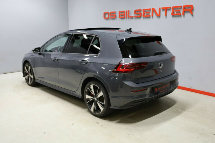 volkswagen-golf-viii-elektrisitetbensin-2022-big-3