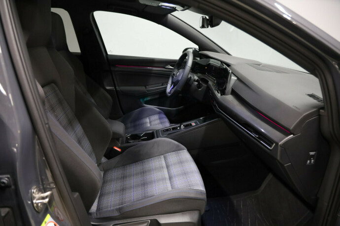 volkswagen-golf-viii-elektrisitetbensin-2022-big-9