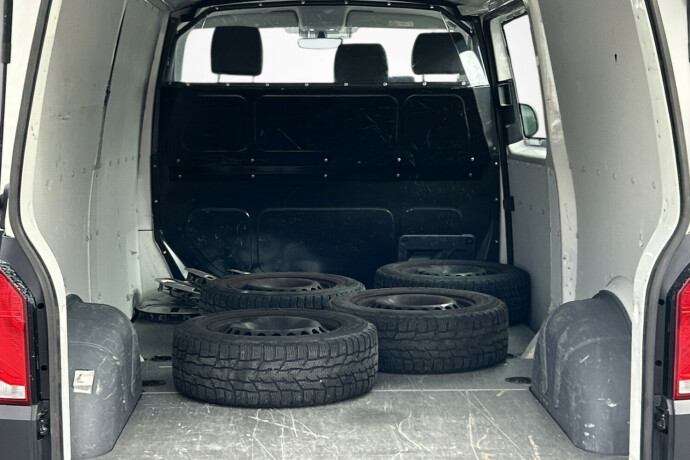 volkswagen-transporter-diesel-2021-big-13