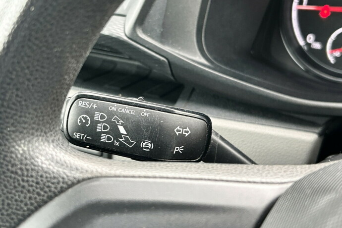 volkswagen-transporter-diesel-2021-big-11