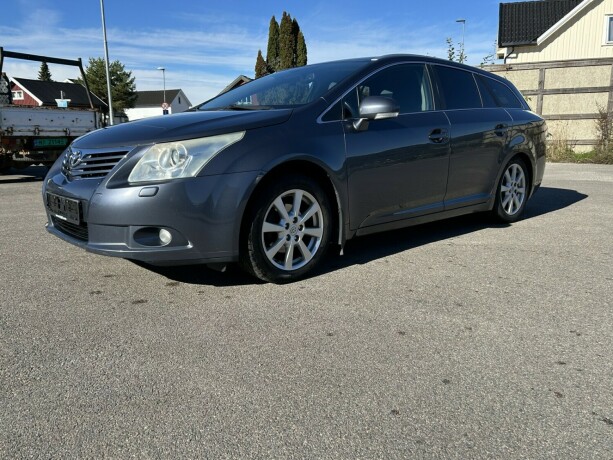 toyota-avensis-bensin-2010-big-2