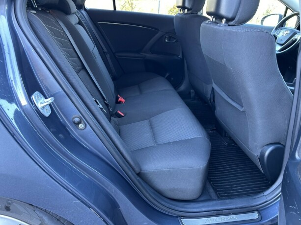 toyota-avensis-bensin-2010-big-9