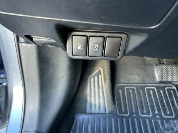 toyota-avensis-bensin-2010-big-17