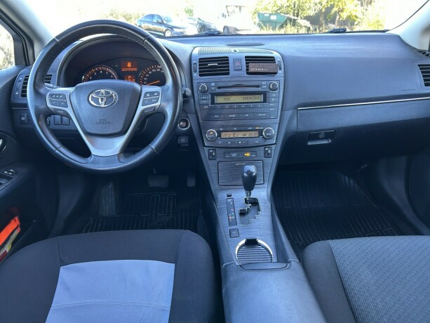 toyota-avensis-bensin-2010-big-13