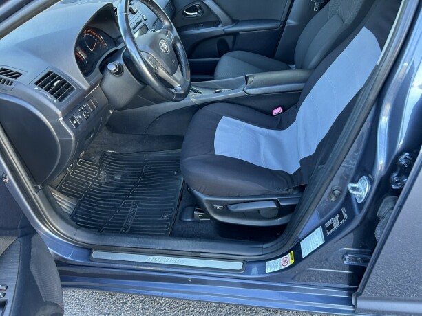 toyota-avensis-bensin-2010-big-14