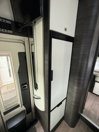 benimar-mileo-296-queensbed-senkeseng-truma-6eh-trefri-kan-leveres-p229-b-f248rerkort-diesel-2022-big-32