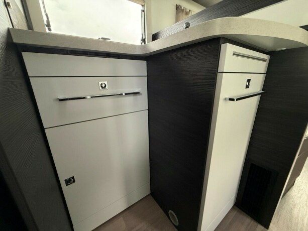 benimar-mileo-296-queensbed-senkeseng-truma-6eh-trefri-kan-leveres-p229-b-f248rerkort-diesel-2022-big-39