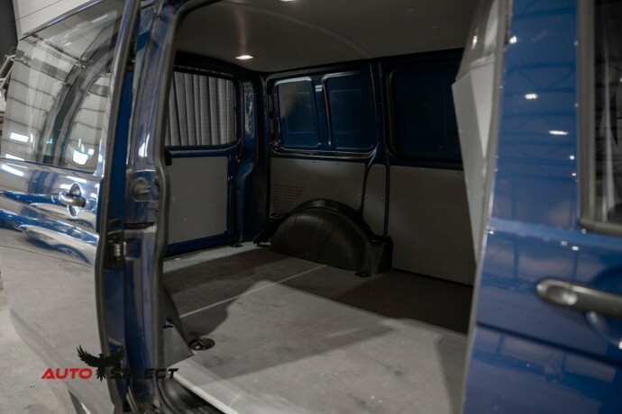 volkswagen-transporter-diesel-2010-big-12
