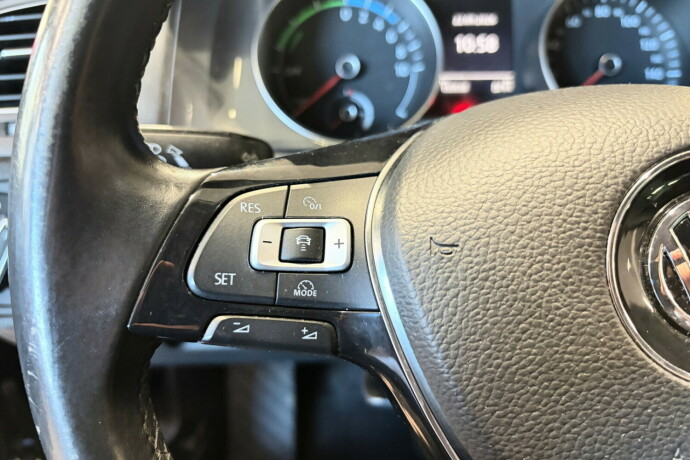 volkswagen-e-golf-vii-elektrisitet-2015-big-23