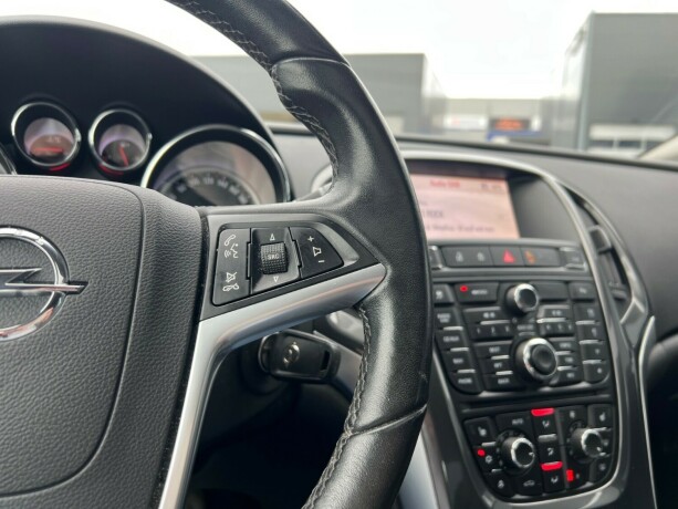 opel-astra-bensin-2013-big-15