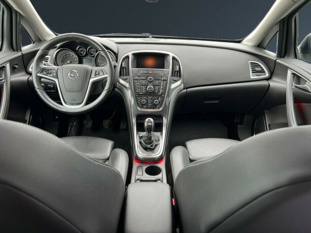 opel-astra-bensin-2013-big-12