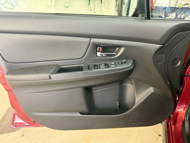 subaru-xv-bensin-2012-big-32