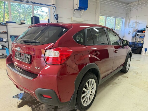 subaru-xv-bensin-2012-big-6