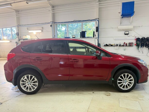 subaru-xv-bensin-2012-big-7