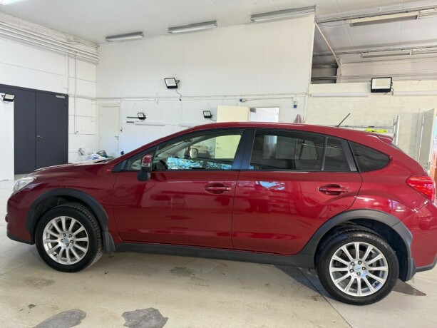 subaru-xv-bensin-2012-big-3