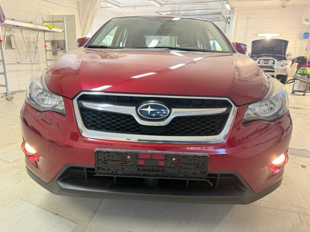 subaru-xv-bensin-2012-big-1
