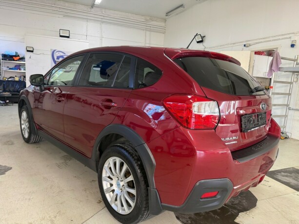subaru-xv-bensin-2012-big-4