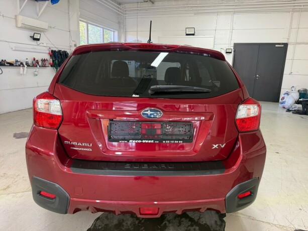 subaru-xv-bensin-2012-big-5