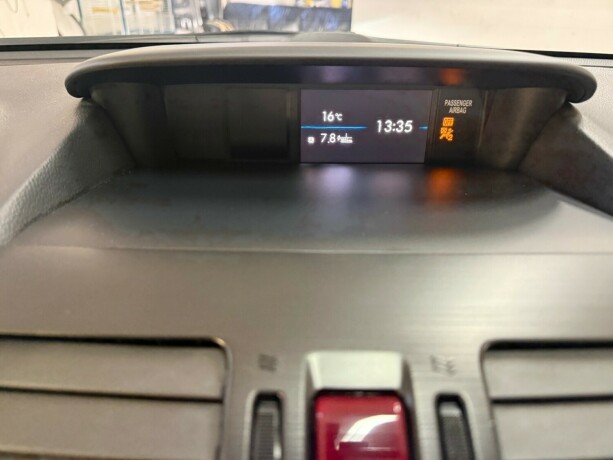 subaru-xv-bensin-2012-big-22