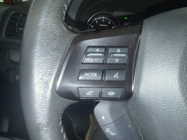 subaru-xv-bensin-2012-big-17