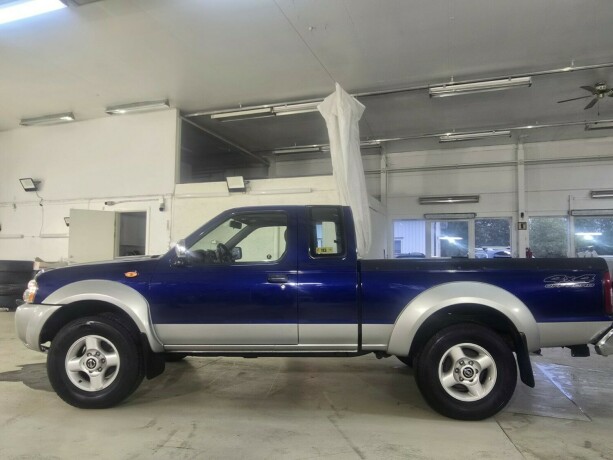 nissan-king-cab-diesel-2003-big-5