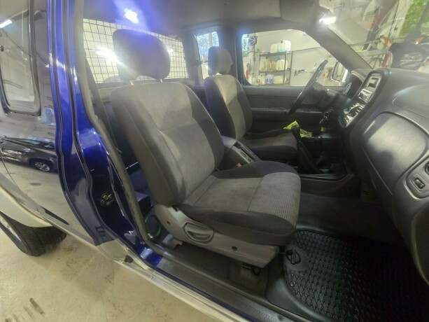 nissan-king-cab-diesel-2003-big-17